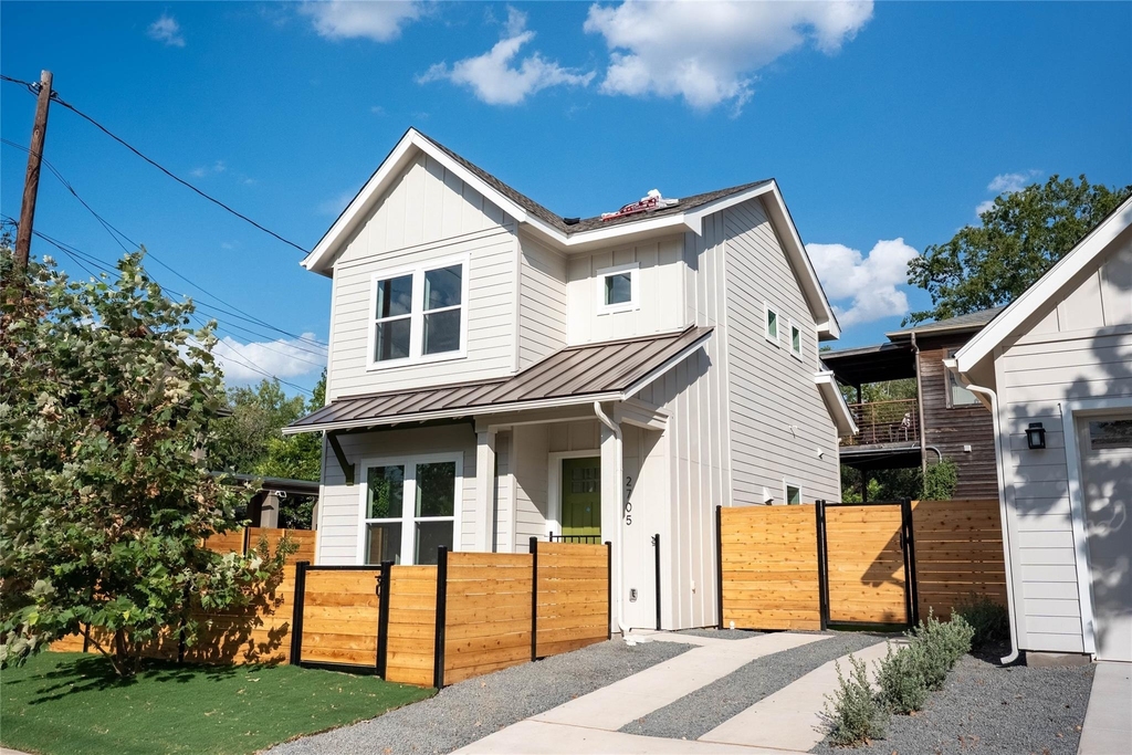 2705 Wilson St - Photo 0