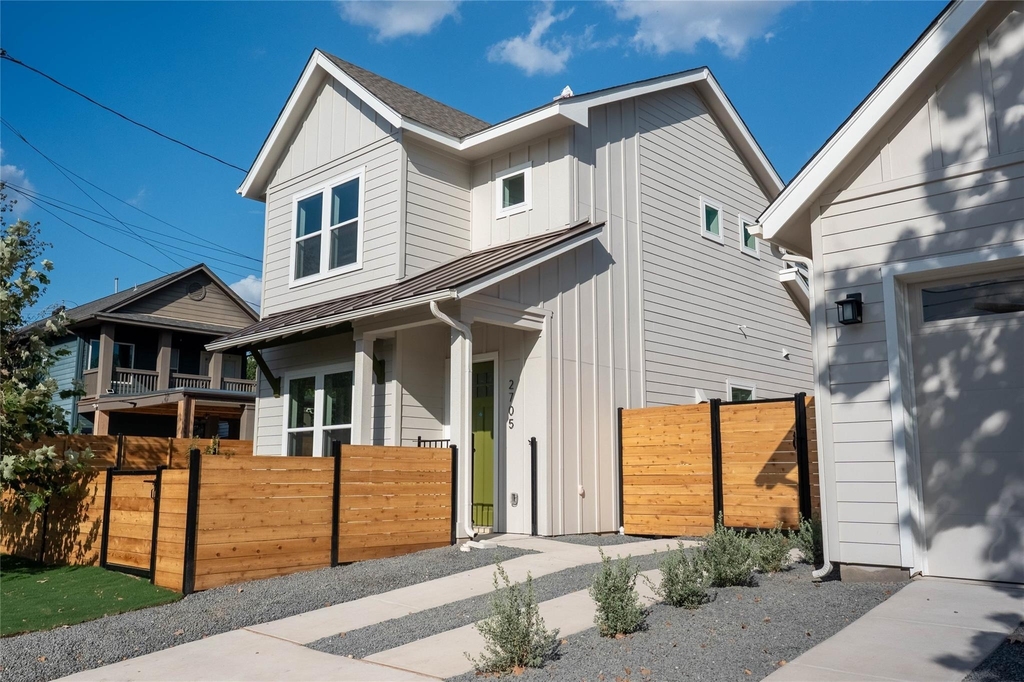 2705 Wilson St - Photo 1