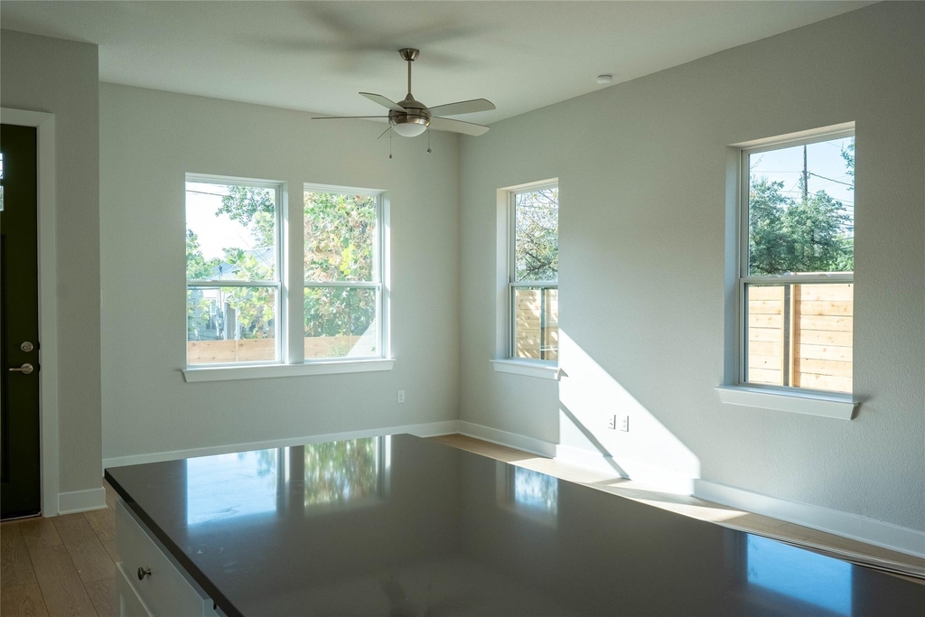 2705 Wilson St - Photo 8