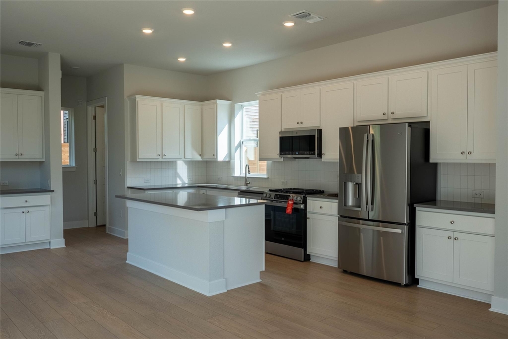 2705 Wilson St - Photo 4