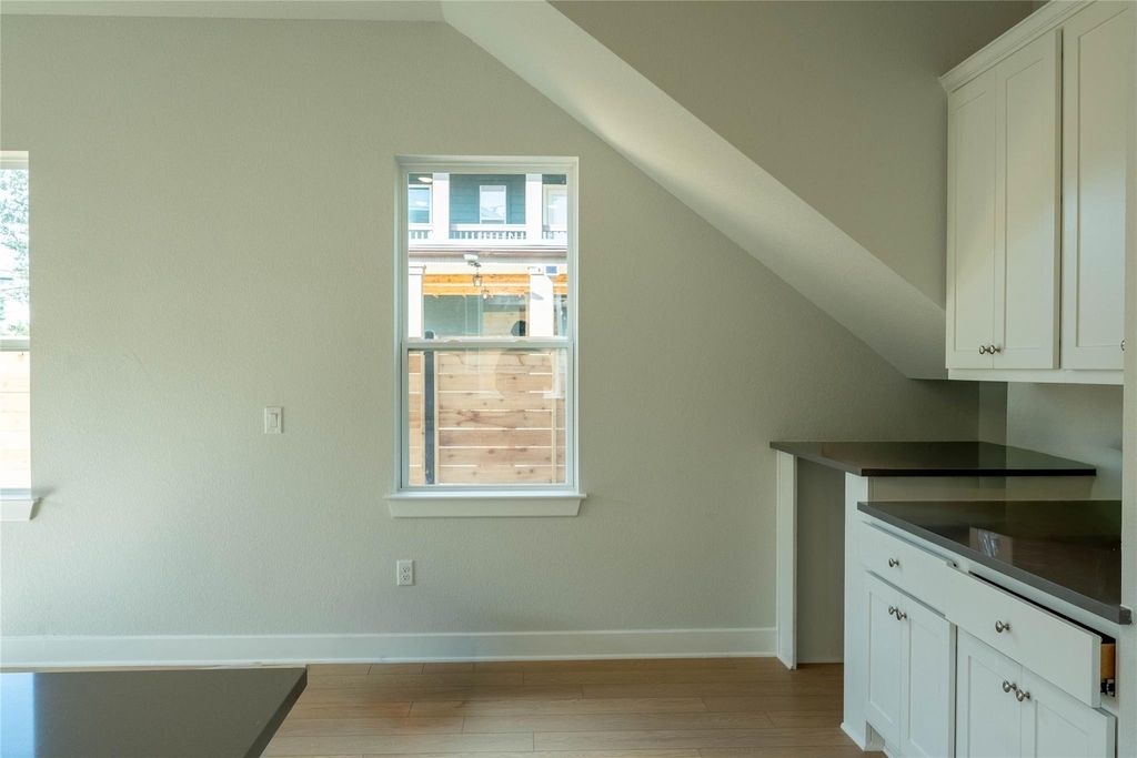 2705 Wilson St - Photo 9