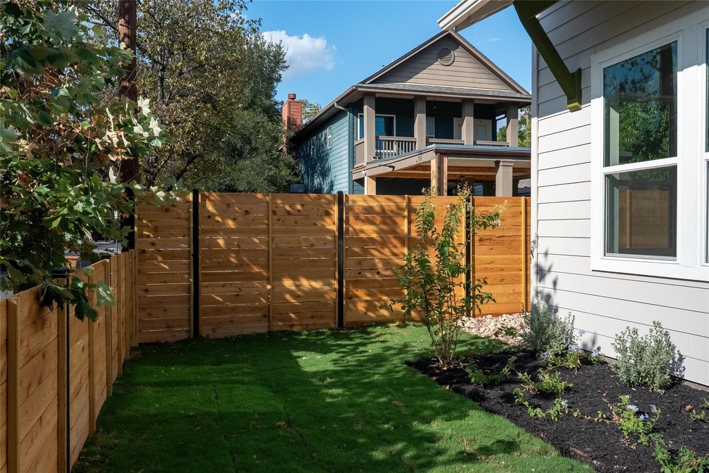 2705 Wilson St - Photo 2
