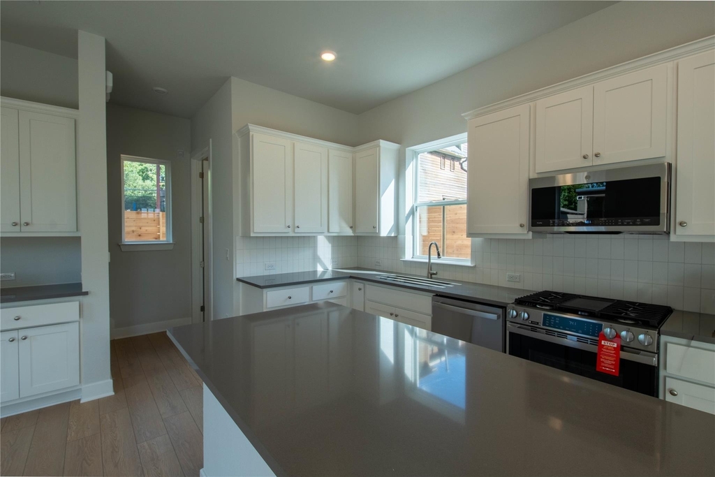 2705 Wilson St - Photo 14