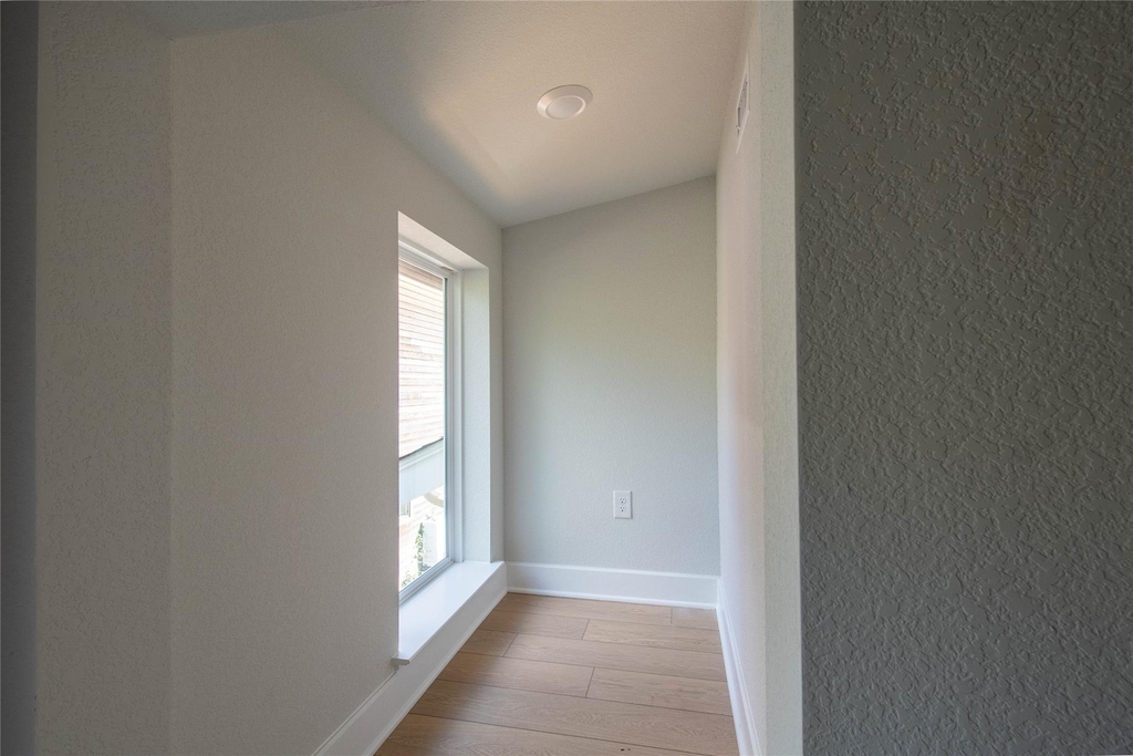 2705 Wilson St - Photo 21
