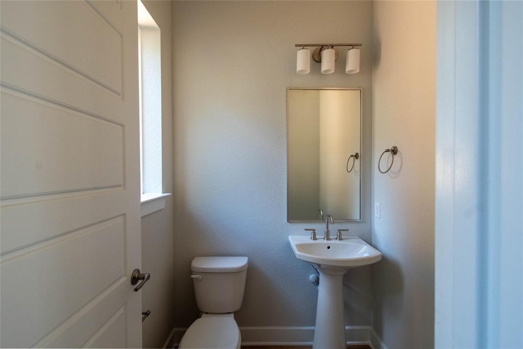 2705 Wilson St - Photo 15