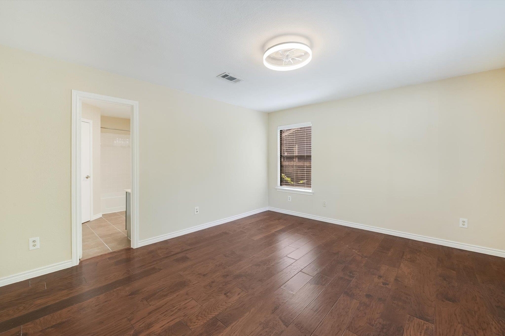 6808 Luckenbach Ln - Photo 12