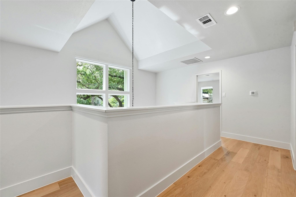 1305 Kenwood Ave - Photo 15