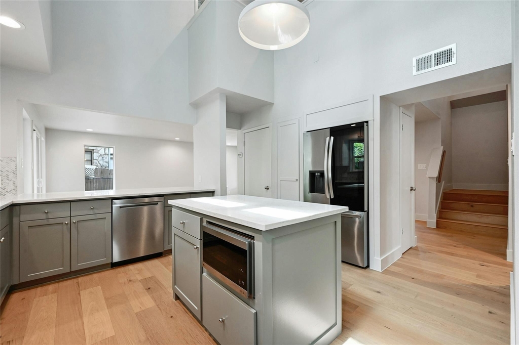 1305 Kenwood Ave - Photo 9