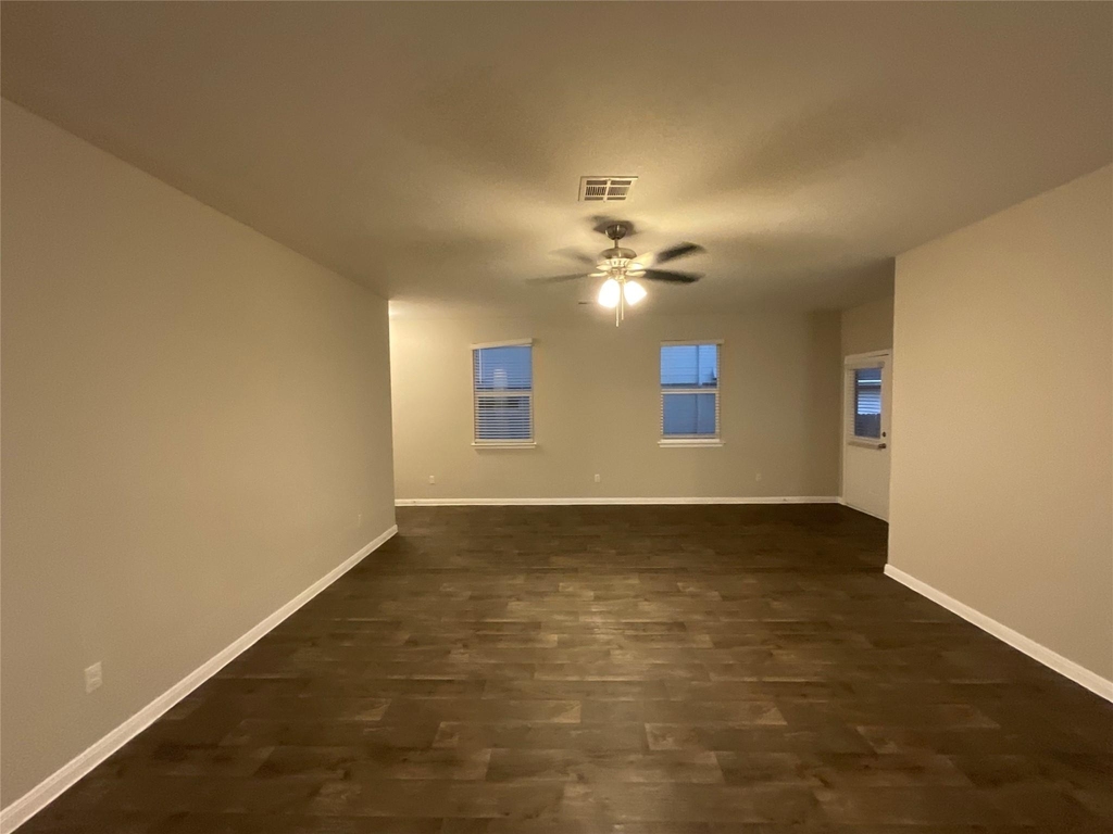 142 Jubilee Dr - Photo 2