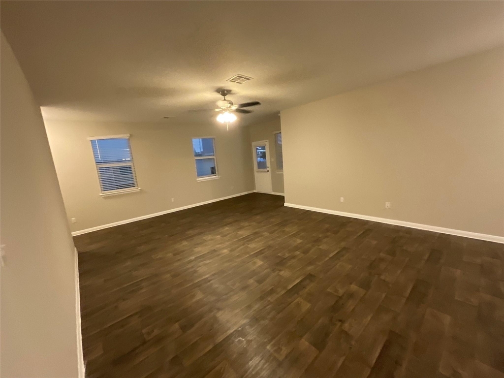 142 Jubilee Dr - Photo 3