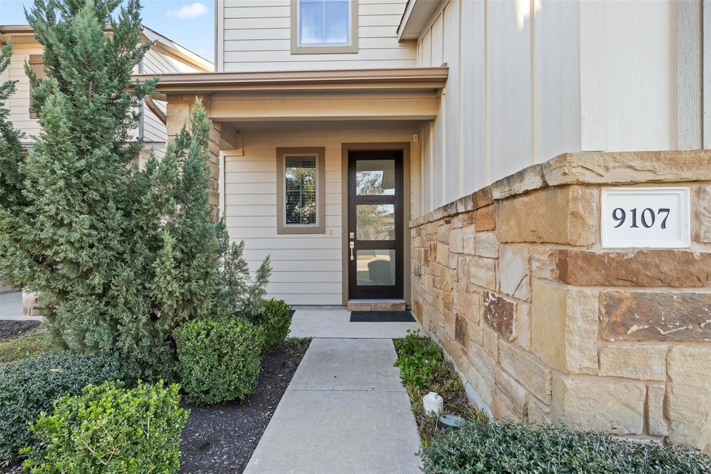 9107 Moonstone Dr - Photo 0