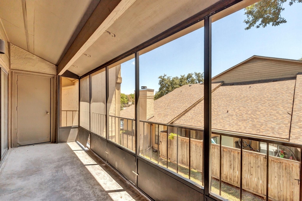1202 Thorpe Ln - Photo 15
