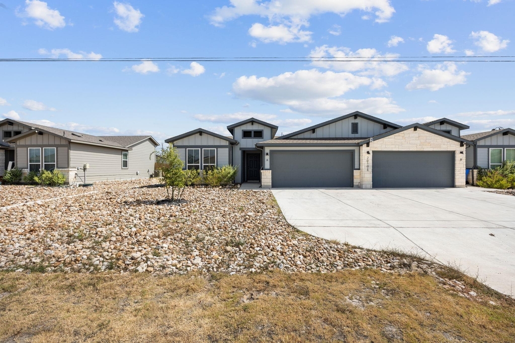 20104 Travis Dr - Photo 0