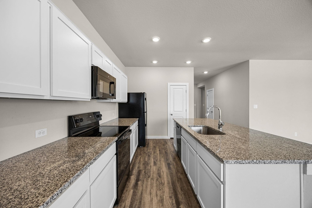 20104 Travis Dr - Photo 11