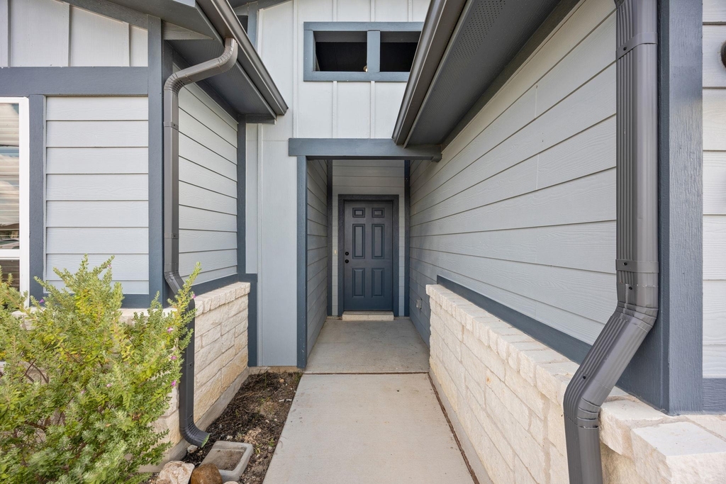 20104 Travis Dr - Photo 1