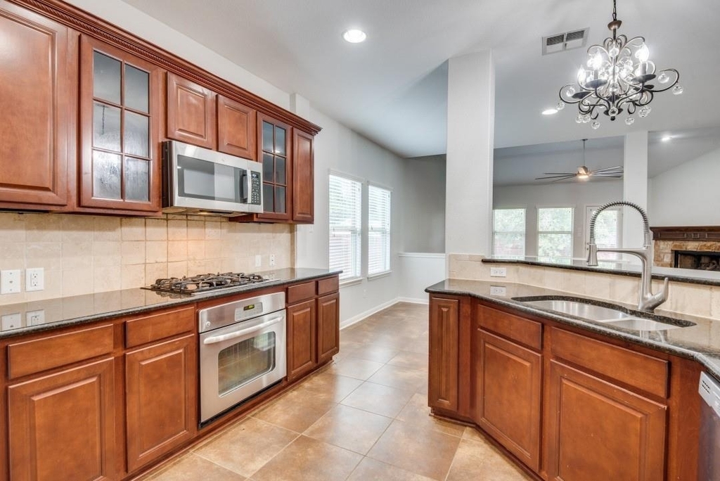 628 Bottle Brush Dr - Photo 2