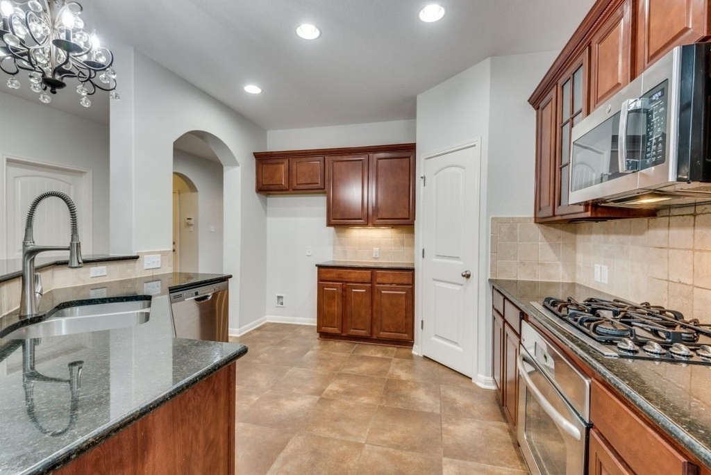 628 Bottle Brush Dr - Photo 3