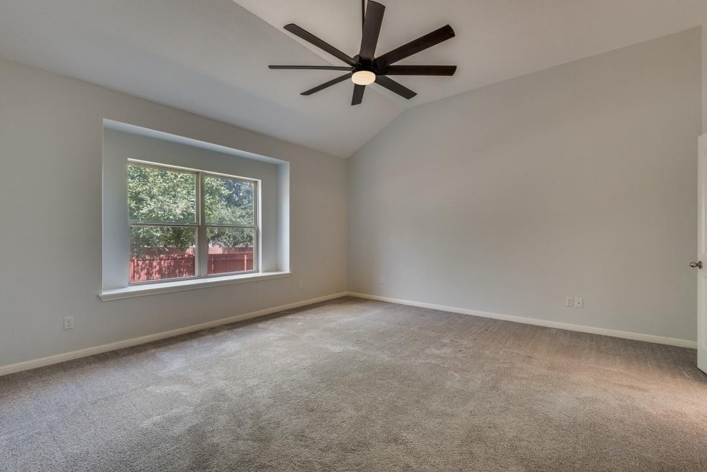 628 Bottle Brush Dr - Photo 5