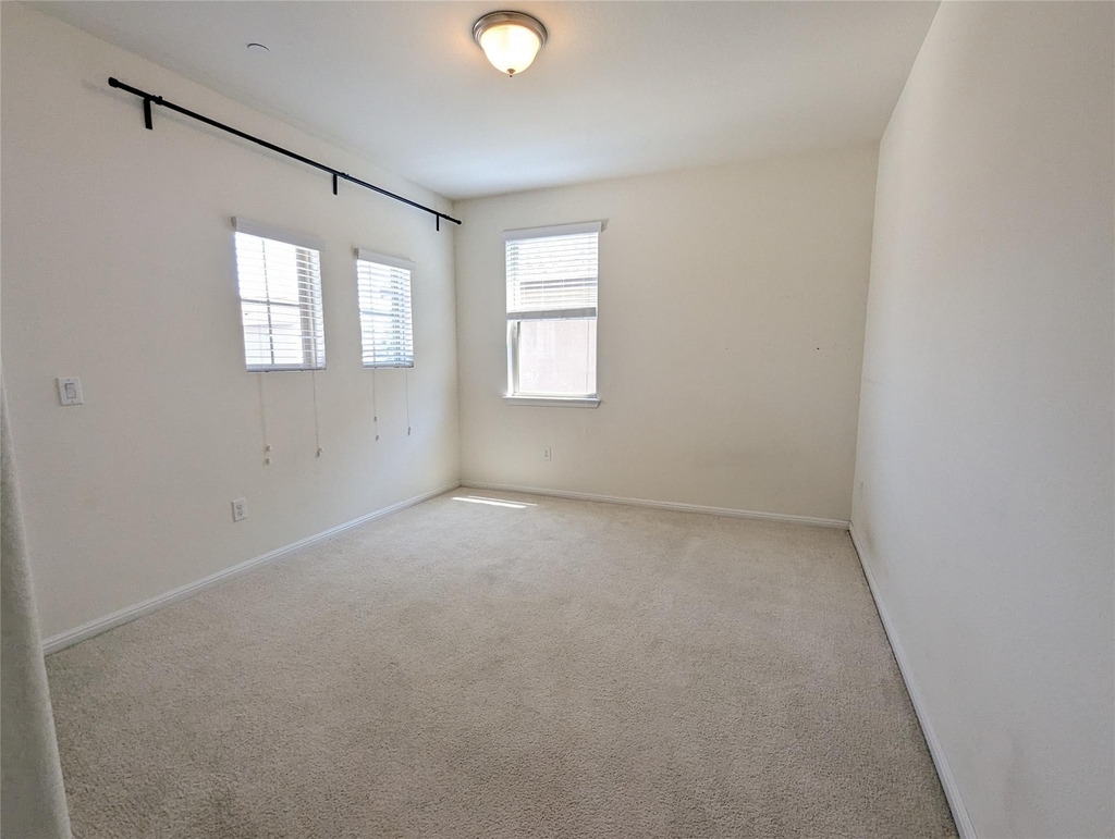 3240 E Whitestone Blvd - Photo 26