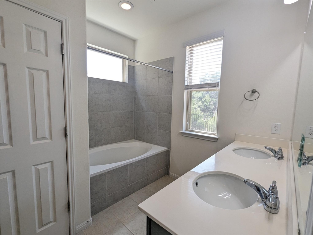 3240 E Whitestone Blvd - Photo 15