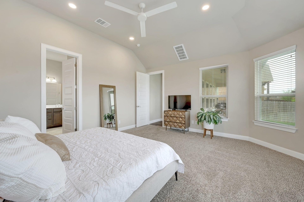 6813 Leonardo Dr - Photo 9