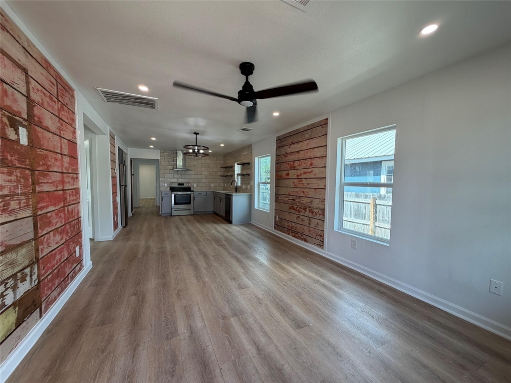 1209 Pine St - Photo 1