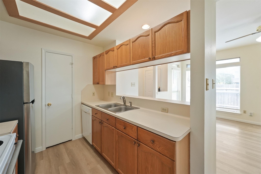 500 Gregory Ct - Photo 5