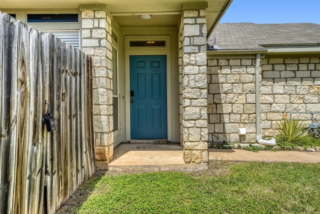 500 Gregory Ct - Photo 1
