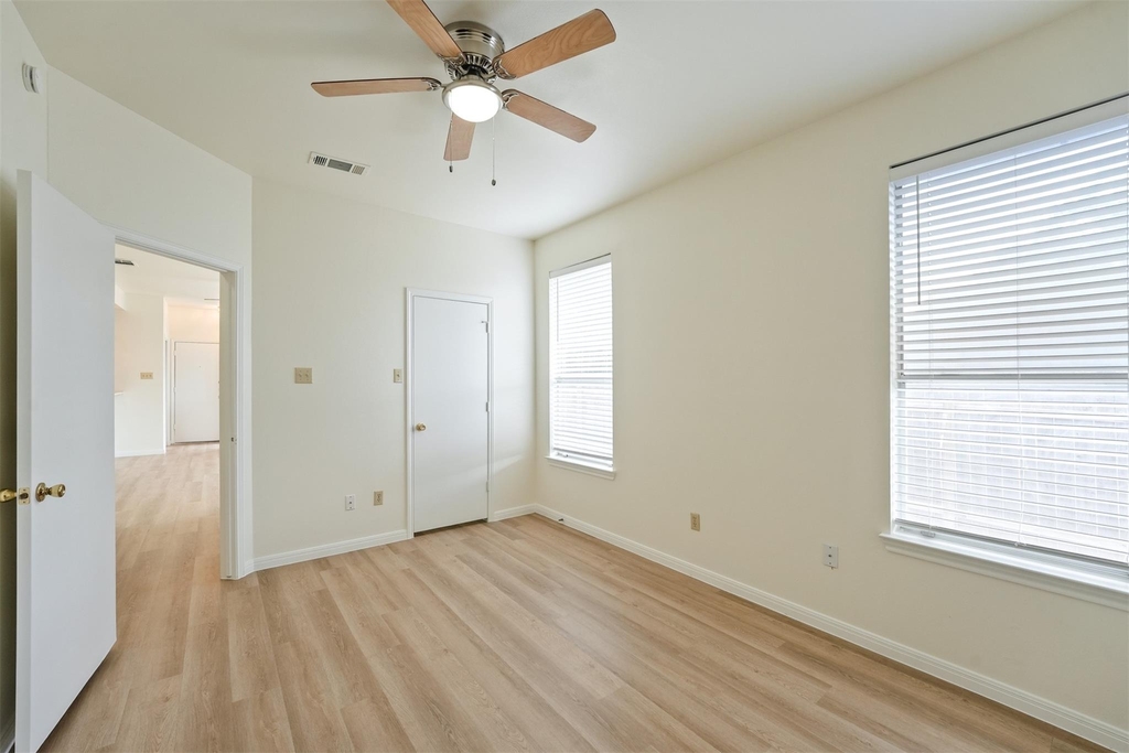 500 Gregory Ct - Photo 8
