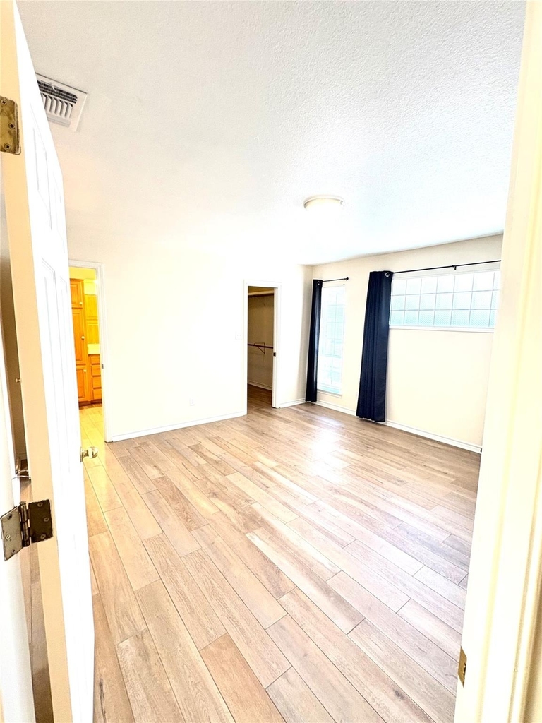211 Fox Xing - Photo 5