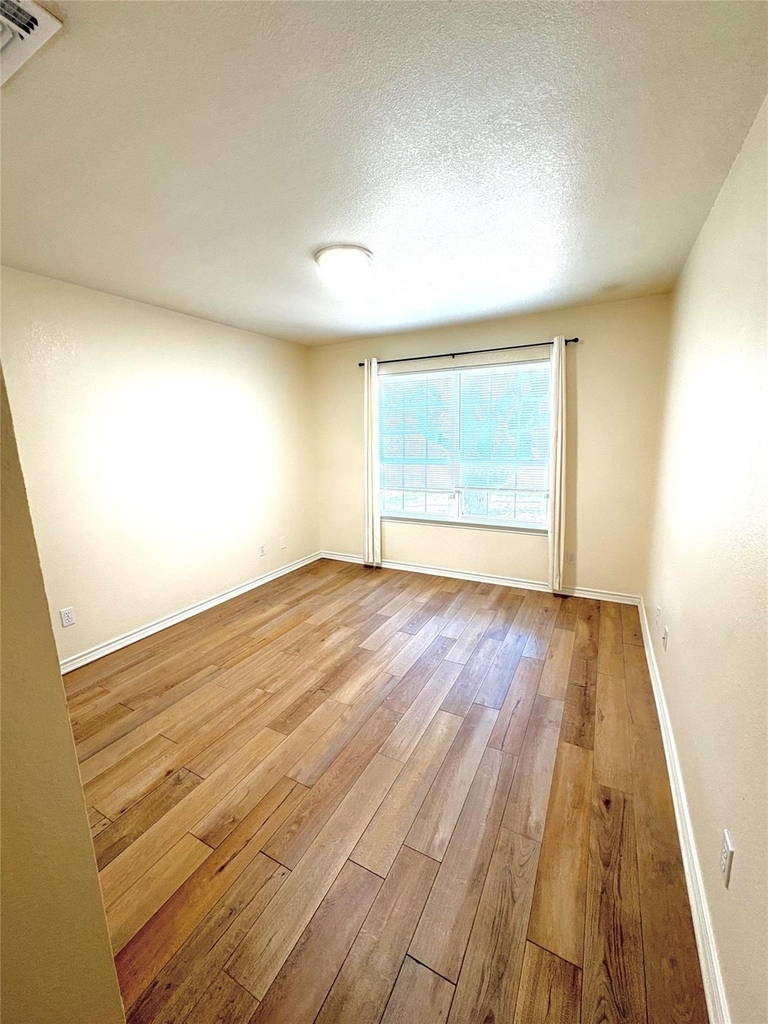 211 Fox Xing - Photo 4