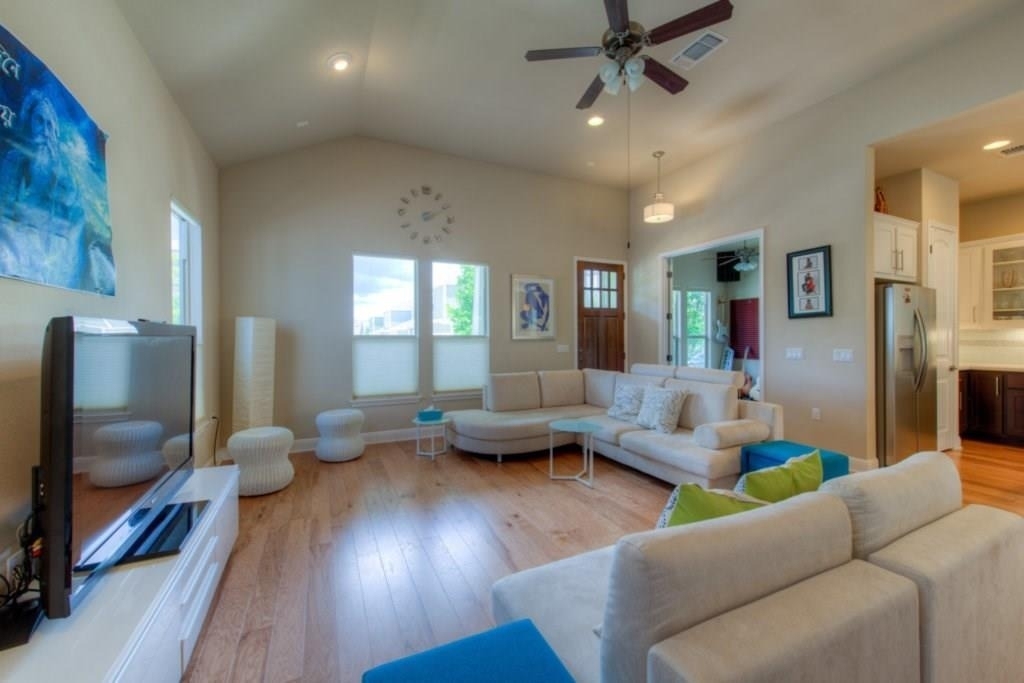 4524 Ruiz St - Photo 2