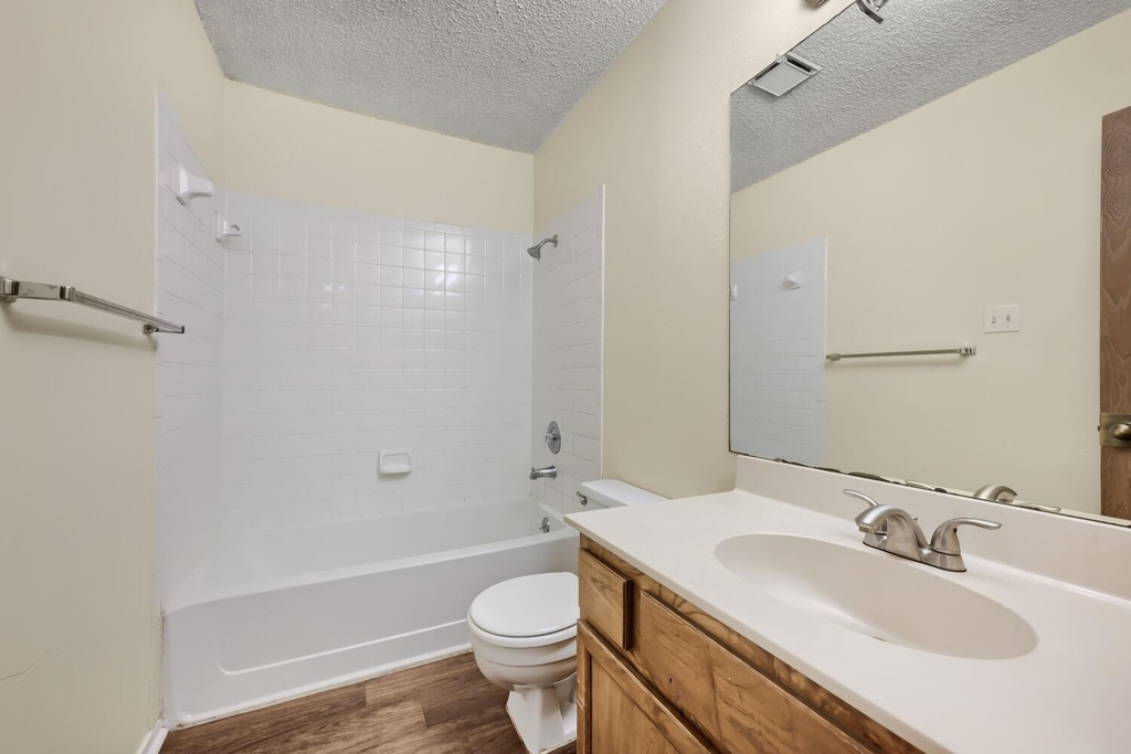 740 Simonetti Dr - Photo 14