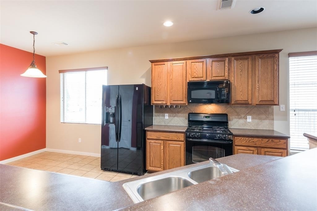 913 Brighton Pl - Photo 10