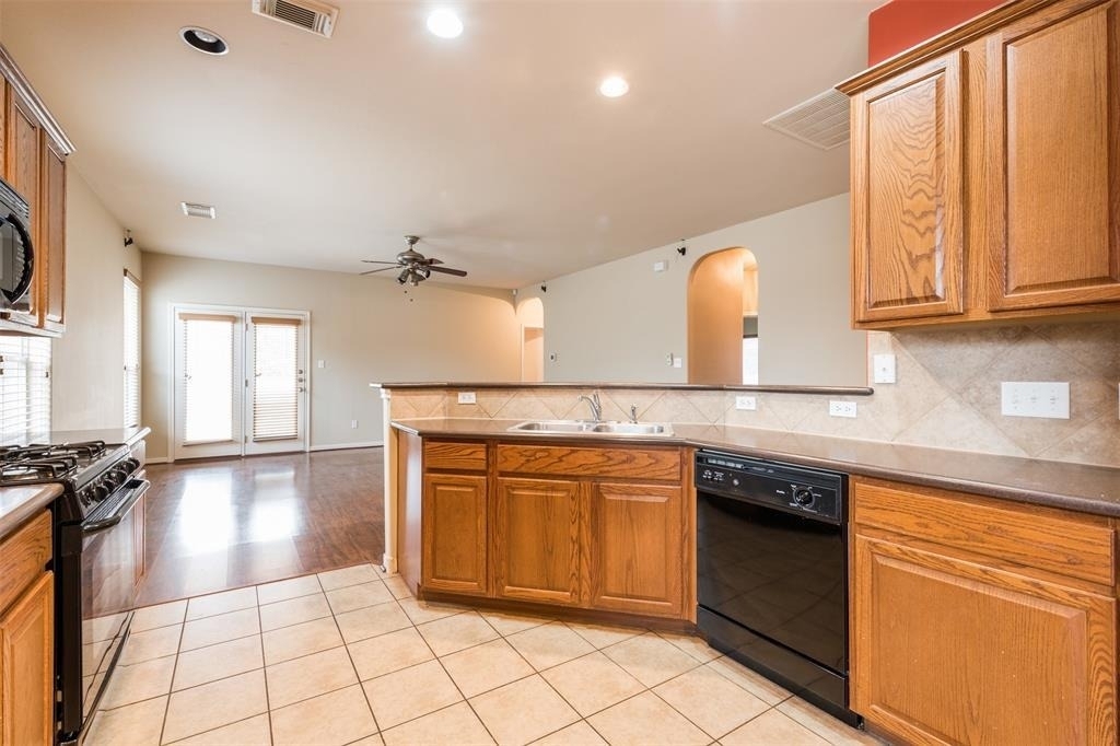 913 Brighton Pl - Photo 11