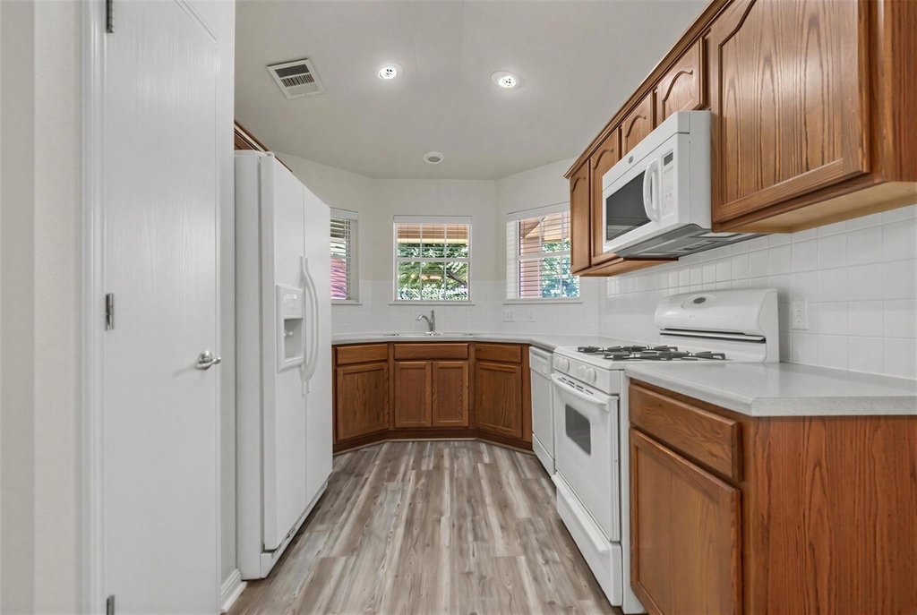 5605 Bentsen Ln - Photo 3