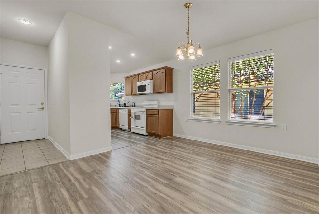 5605 Bentsen Ln - Photo 2