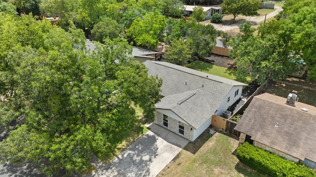 1111 Spearson Ln - Photo 2