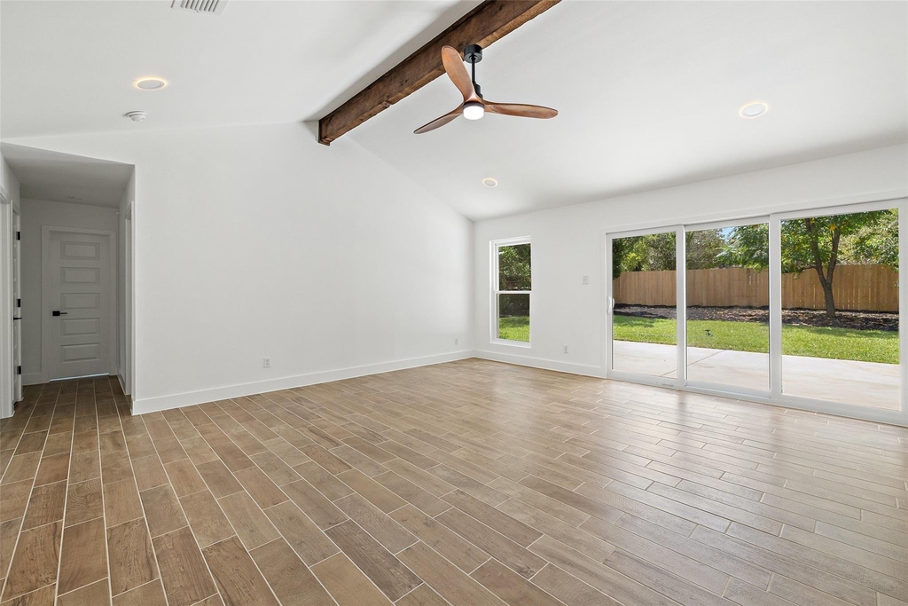1111 Spearson Ln - Photo 5