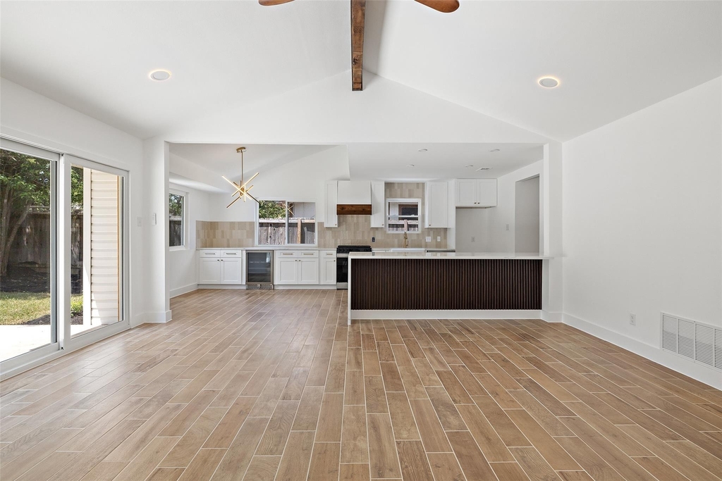 1111 Spearson Ln - Photo 10
