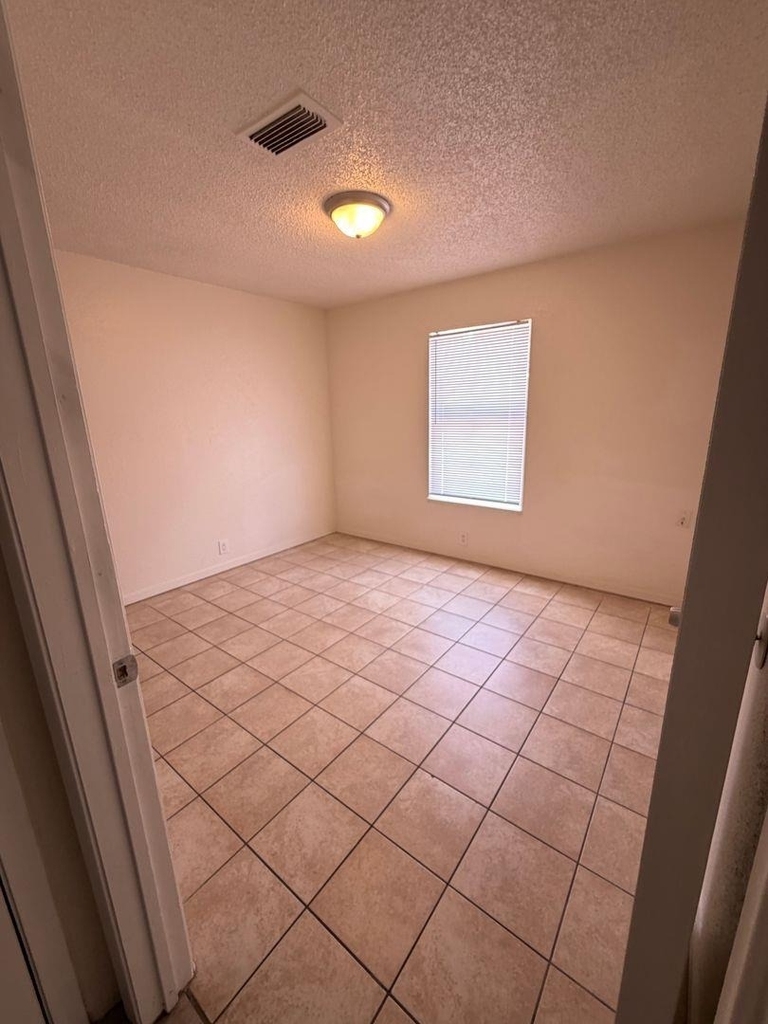 212 Aster St - Photo 8