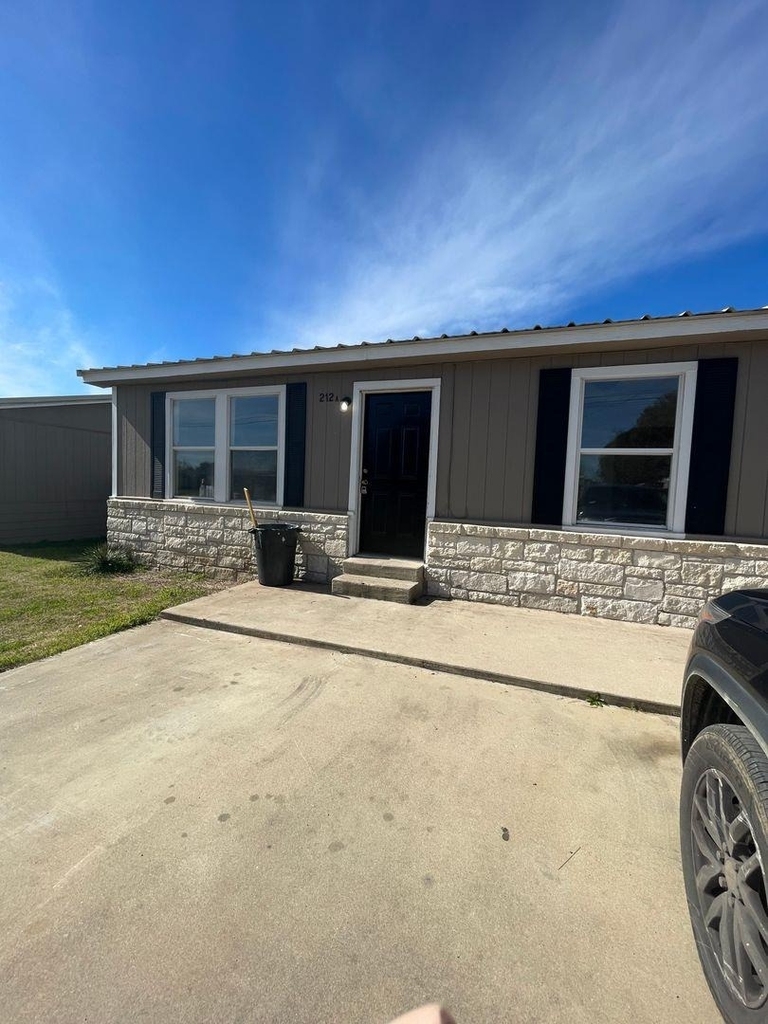 212 Aster St - Photo 0