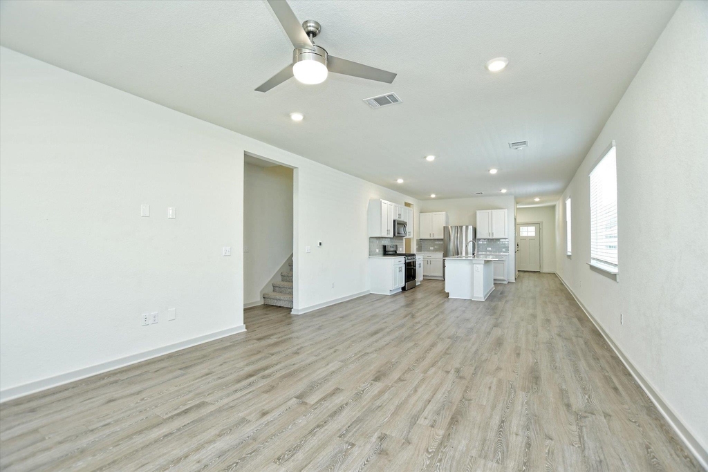 204 Merrick Rd - Photo 13