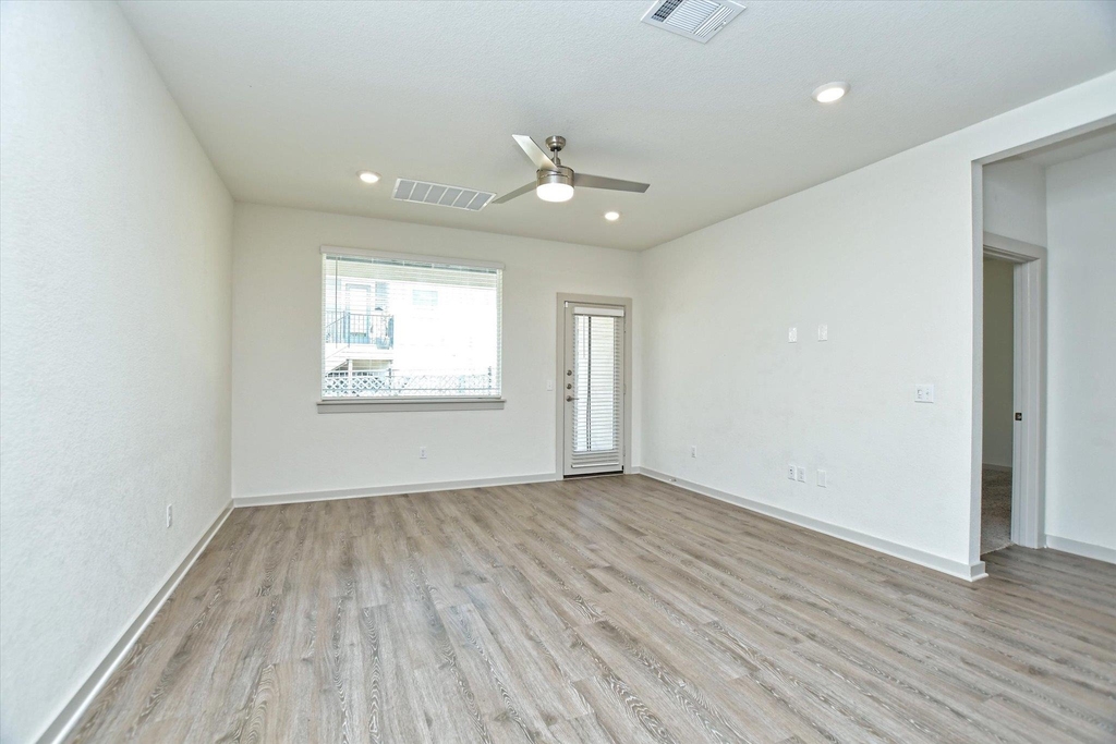204 Merrick Rd - Photo 12
