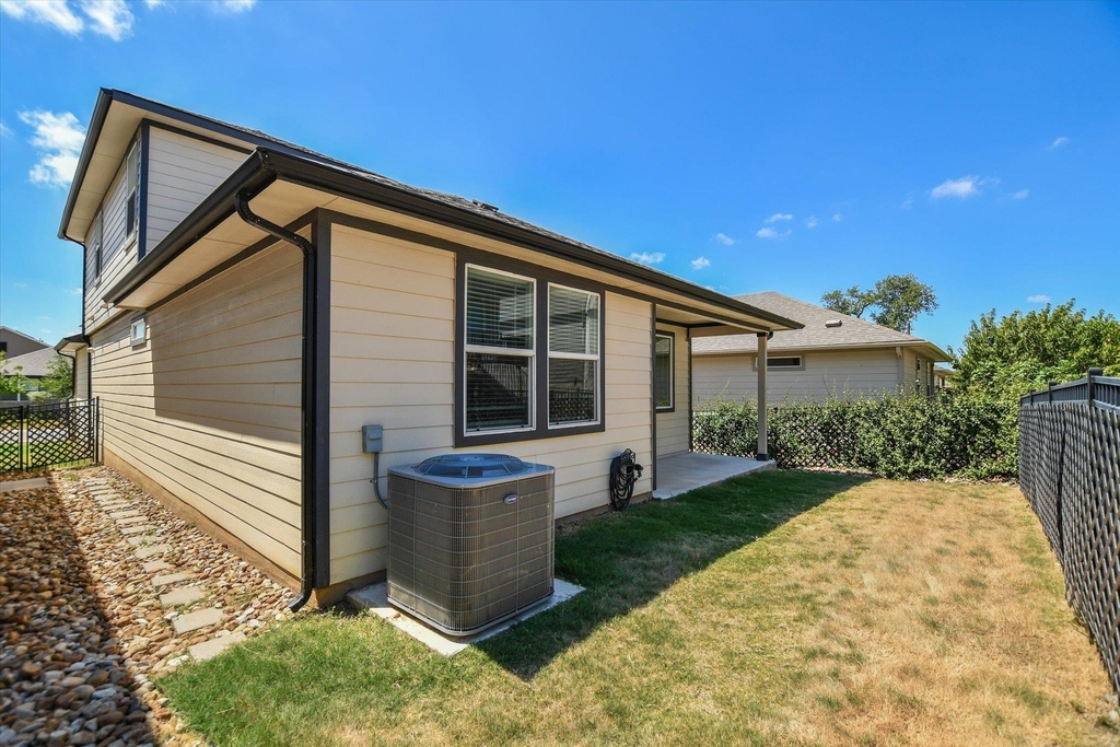 204 Merrick Rd - Photo 30
