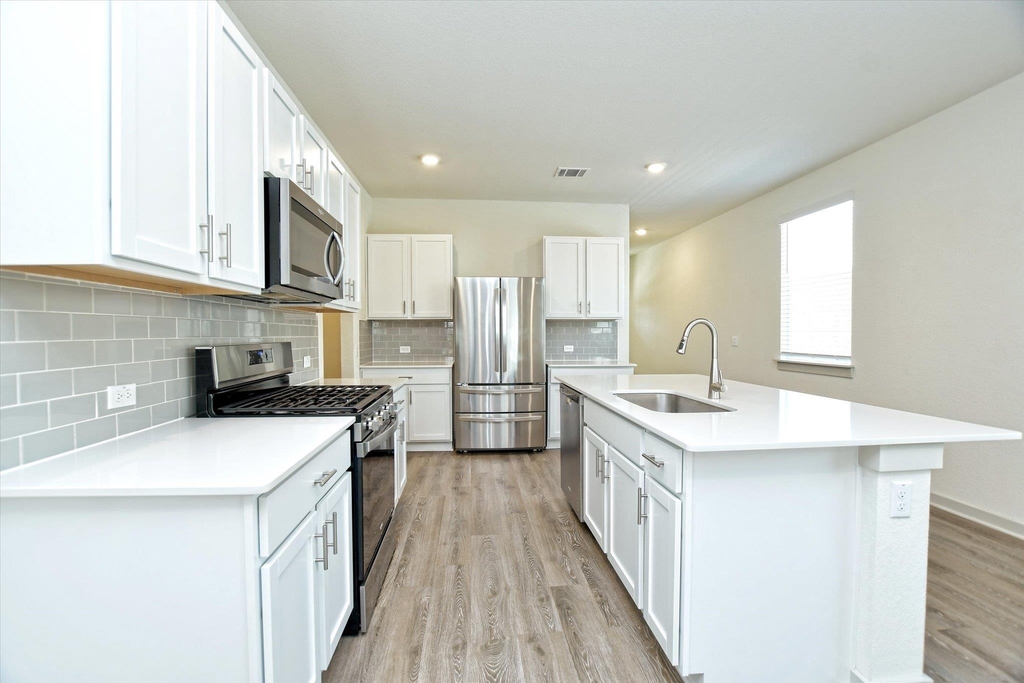 204 Merrick Rd - Photo 8