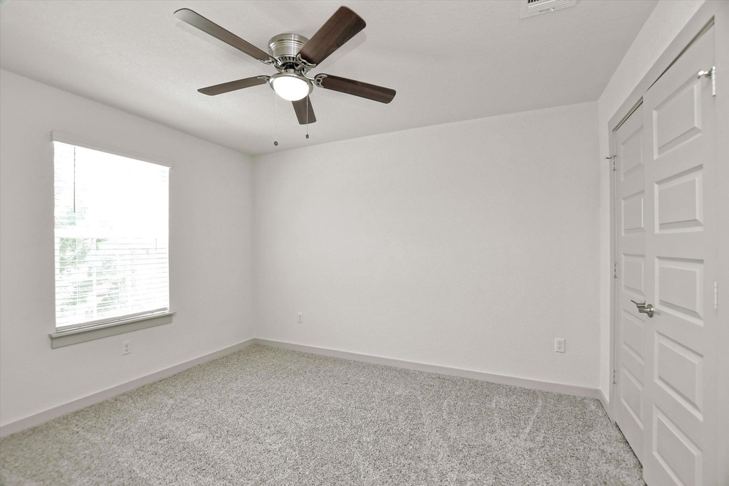204 Merrick Rd - Photo 24