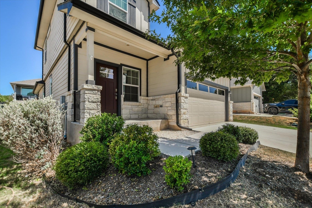 204 Merrick Rd - Photo 4