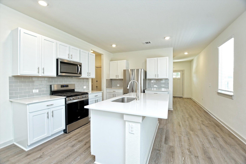 204 Merrick Rd - Photo 7