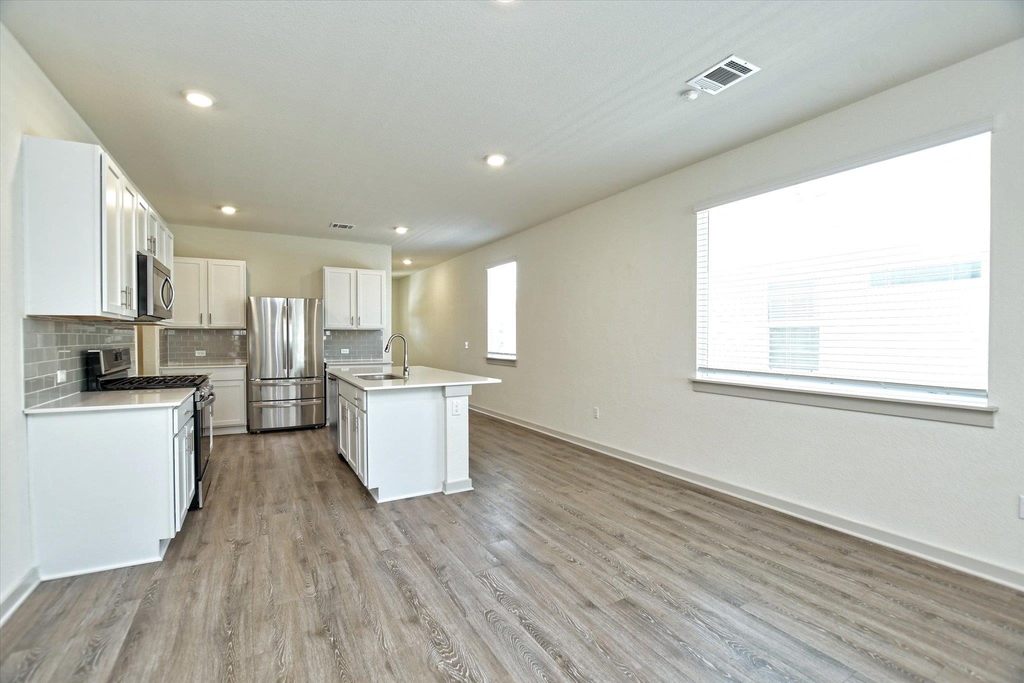 204 Merrick Rd - Photo 10